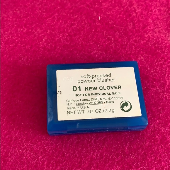 Clinique Soft Pressed Powder Blusher🥳🛍Host Pick 🛍🥳 - Picture 2 of 2